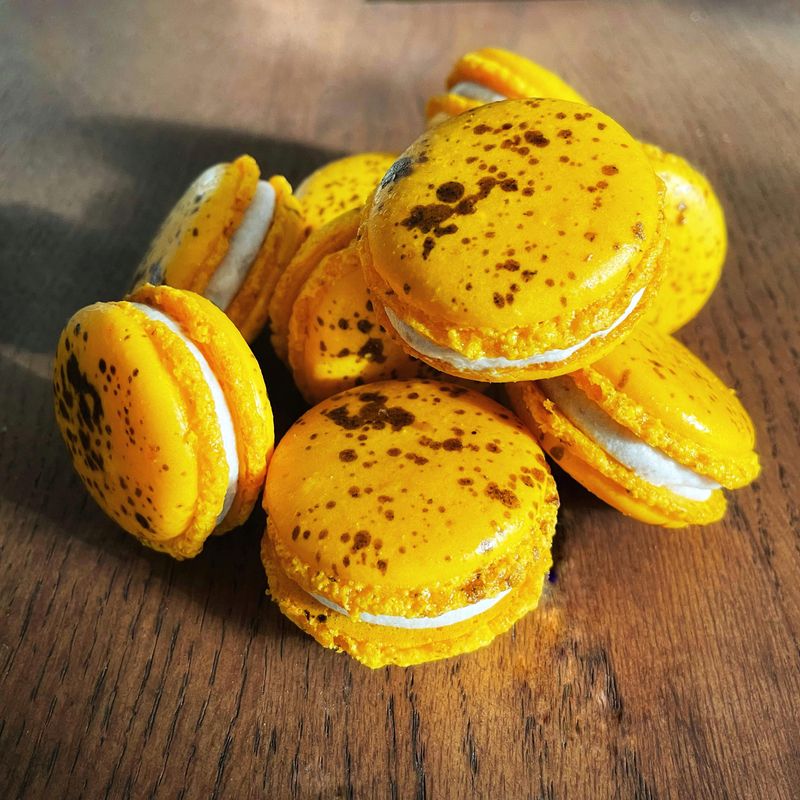 Banana Foster Macaroon