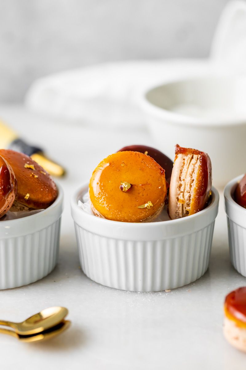 Crème Brûlée Macaroon