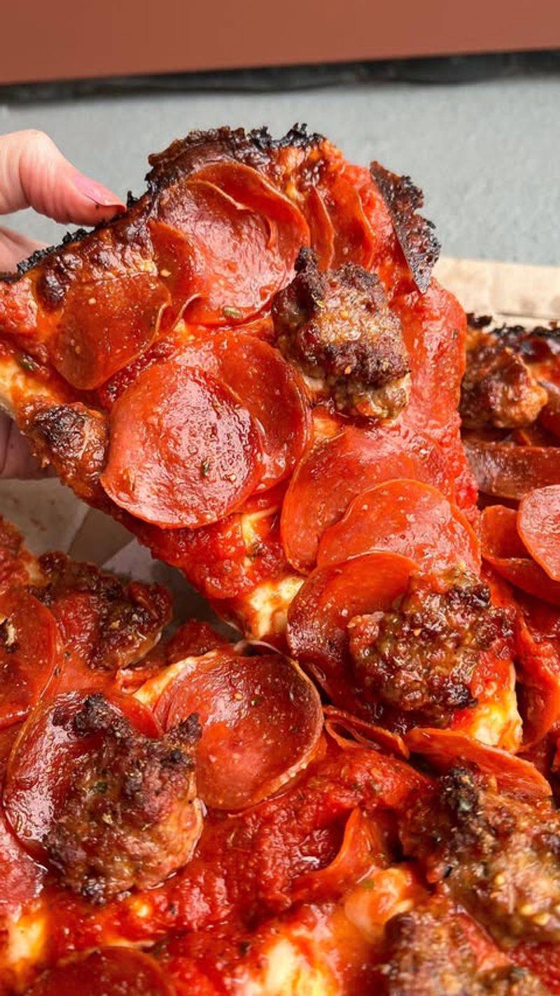Illinois: Lou Malnati's Pizzeria