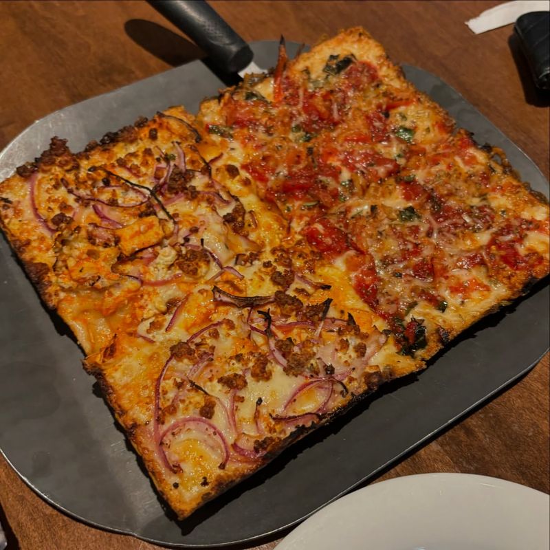 Michigan: Buddy's Pizza