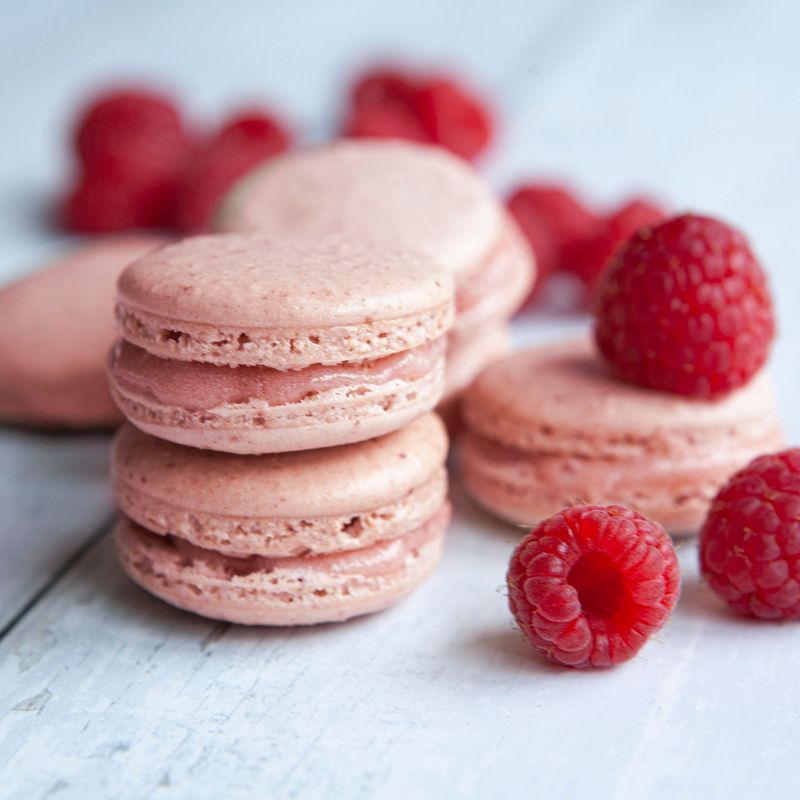 Raspberry Delight Macaroon