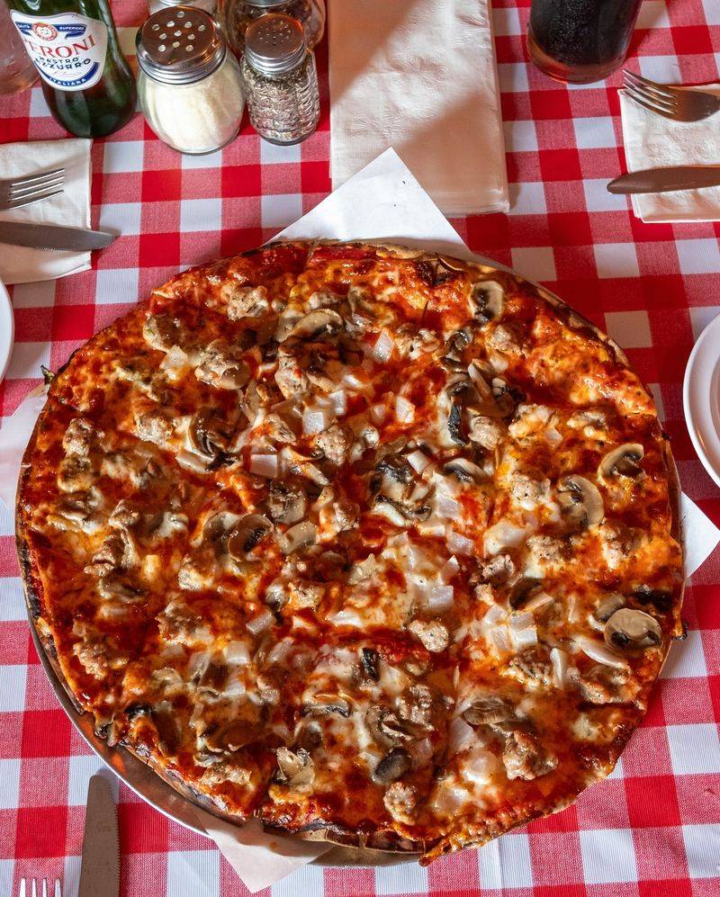 Wisconsin: Zaffiro's Pizza