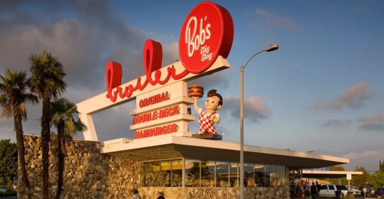 16 Restaurant Chains from the ’70s That Took Gimmicks to the Next Level