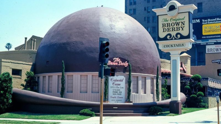 30 Legendary Restaurants Baby Boomers Wish Would Make a Comeback