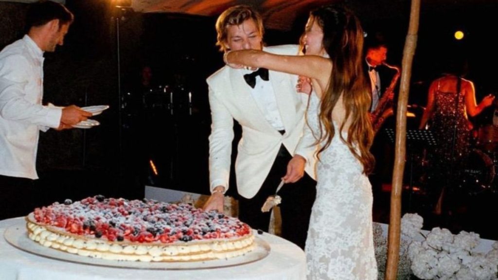 25 Iconic Celebrity Wedding Cakes That Turned Heads