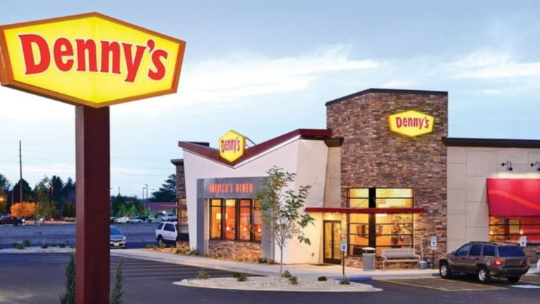 10 Iconic Chains: How 5 Are Struggling and 5 Are Leading the Casual Dining Revival