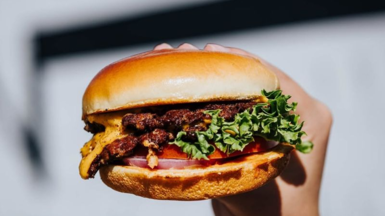 12 Fast Food Chains Serving Grass-Fed Beef Burgers You Can Feel Good About