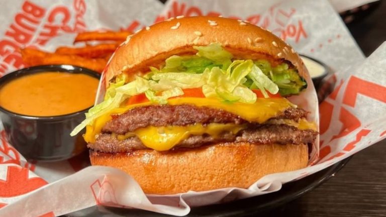 9 Fast-Food Chains That Still Grill Their Burgers for Maximum Flavor