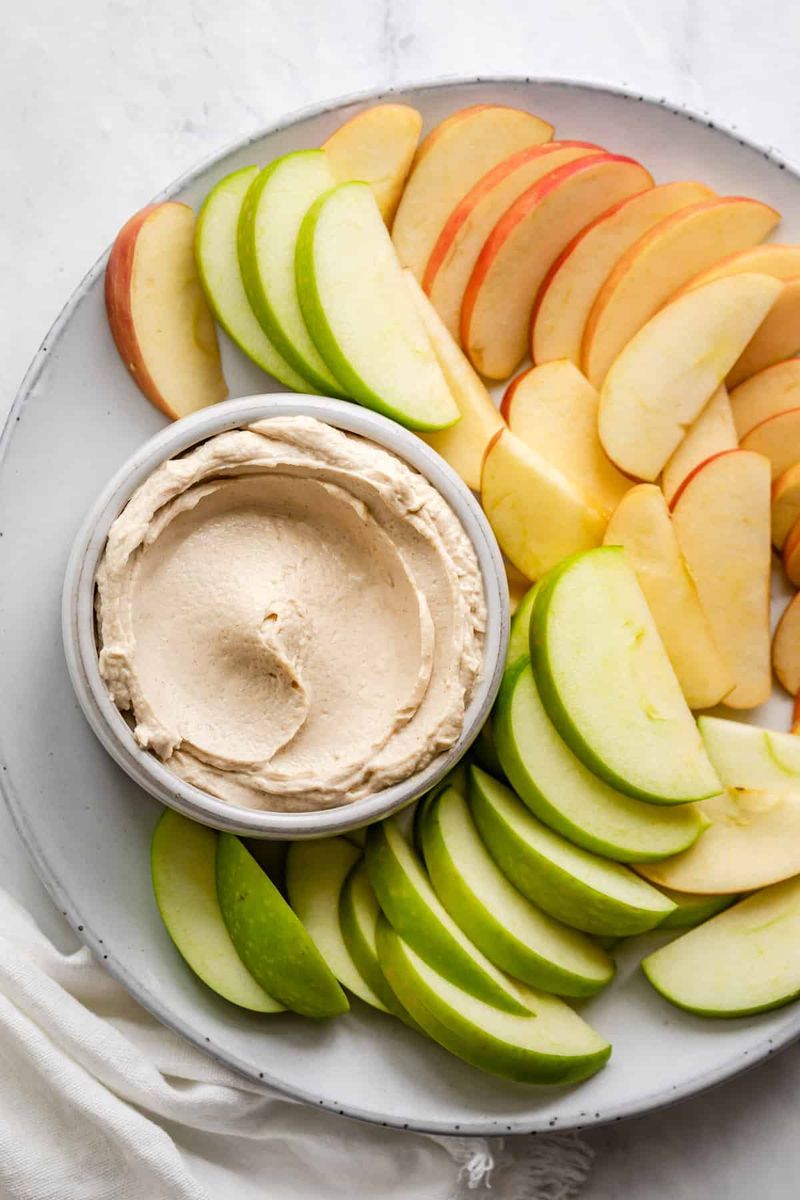 Apple Slices With Peanut Butter