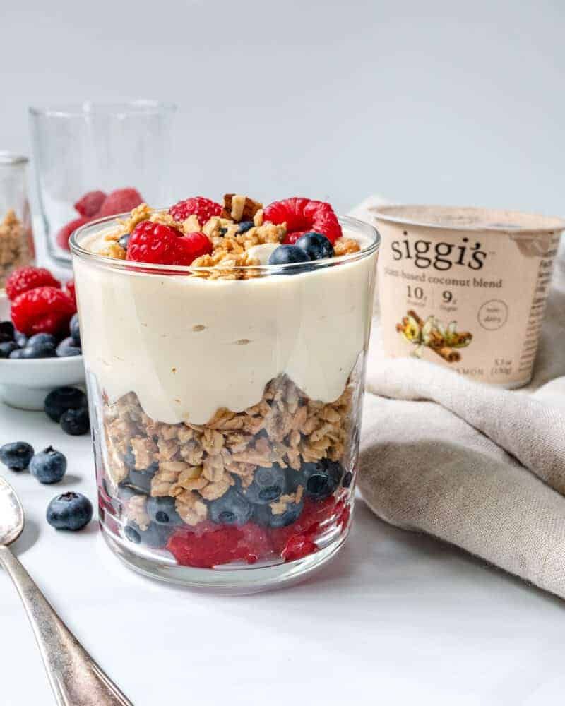 Breakfast Parfait with Yogurt & Granola