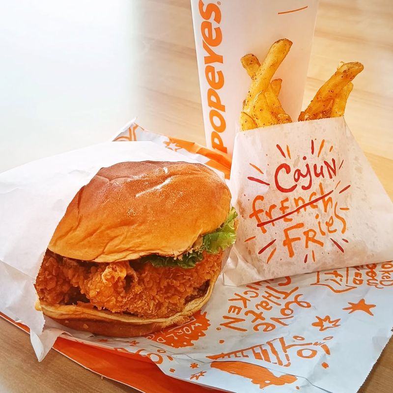 Classic Chicken Sandwich (Popeyes)