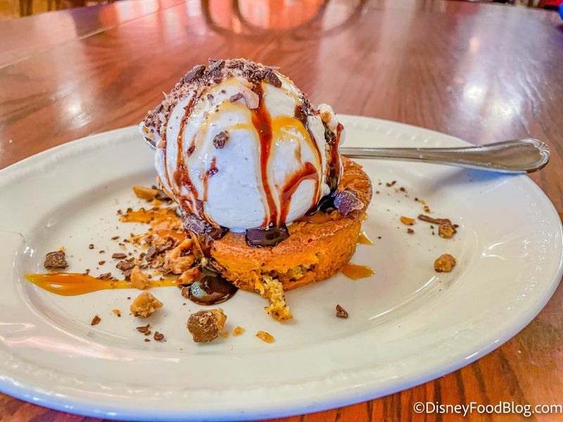 Ooey Gooey Toffee Cake – Magic Kingdom (USA)