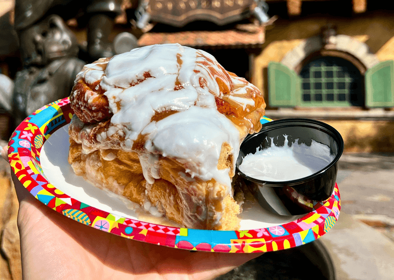 Warm Cinnamon Roll – Magic Kingdom (USA)