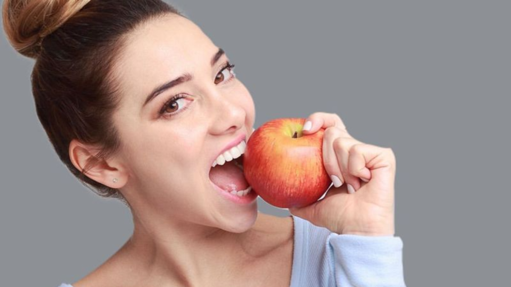 Keep the Doctor Away With These 15 Incredible Health Benefits of Apples