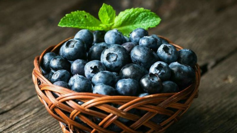 Magnificent 7 Fruits and Vegetables to Improve Eye Health, Backed by Science