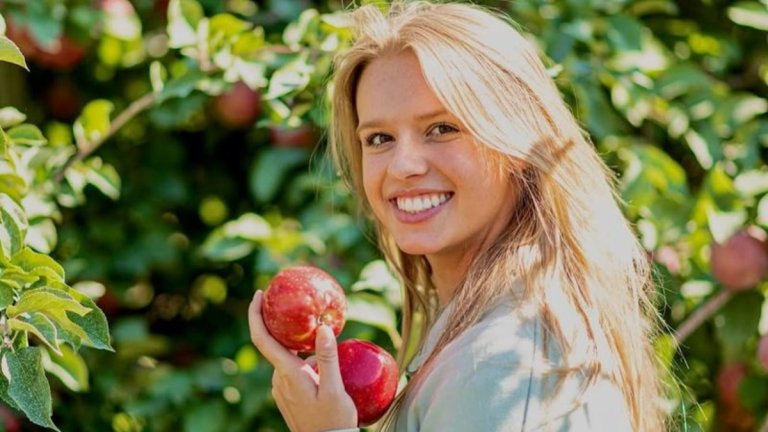 Want to Age Like Fine Wine? Eat These Fruits With Miraculous Anti-Aging Properties