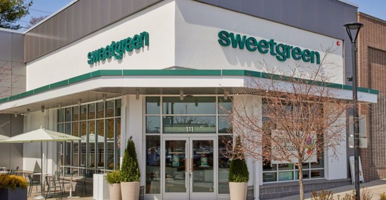 10 Fast Food Chains Where the Salads Are Just as Good as the Burgers