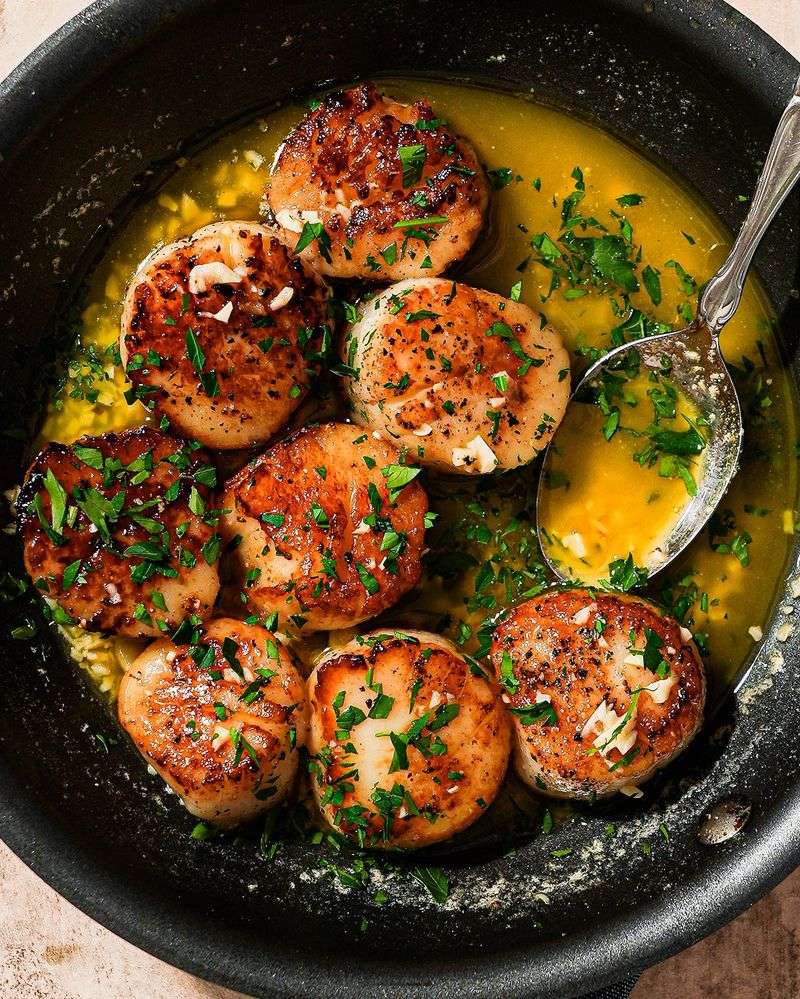 Seared Scallops with Lemon Butter Sauce