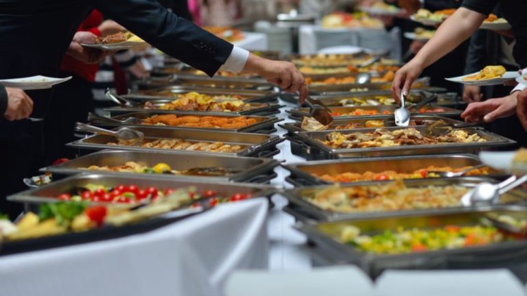 11 Buffet Do’s and 11 Don’ts That Will Make You a Buffet Pro