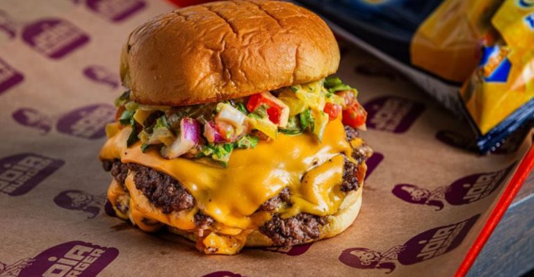 12 Subtle Clues Your Favorite Burger Joint Isn’t What It Seems