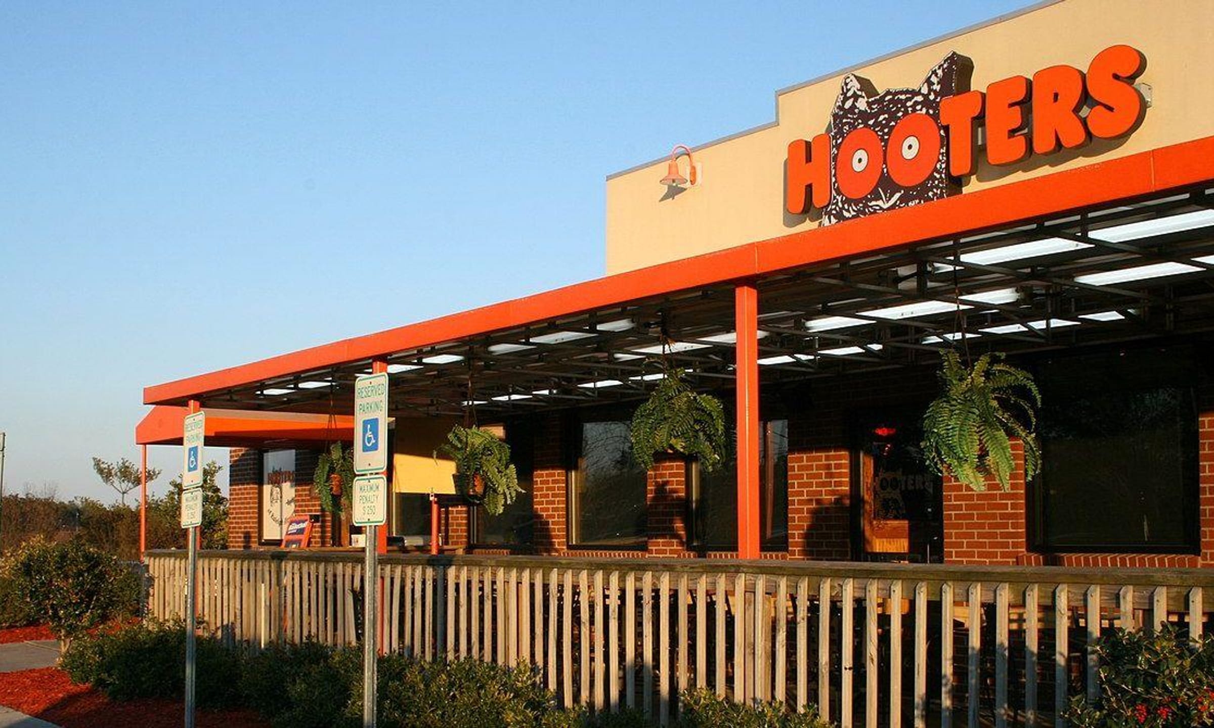 Hooters