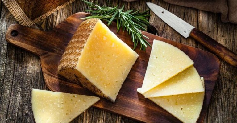 7 Cheeses That Are Basically Plastic & 7 You Should Actually Eat