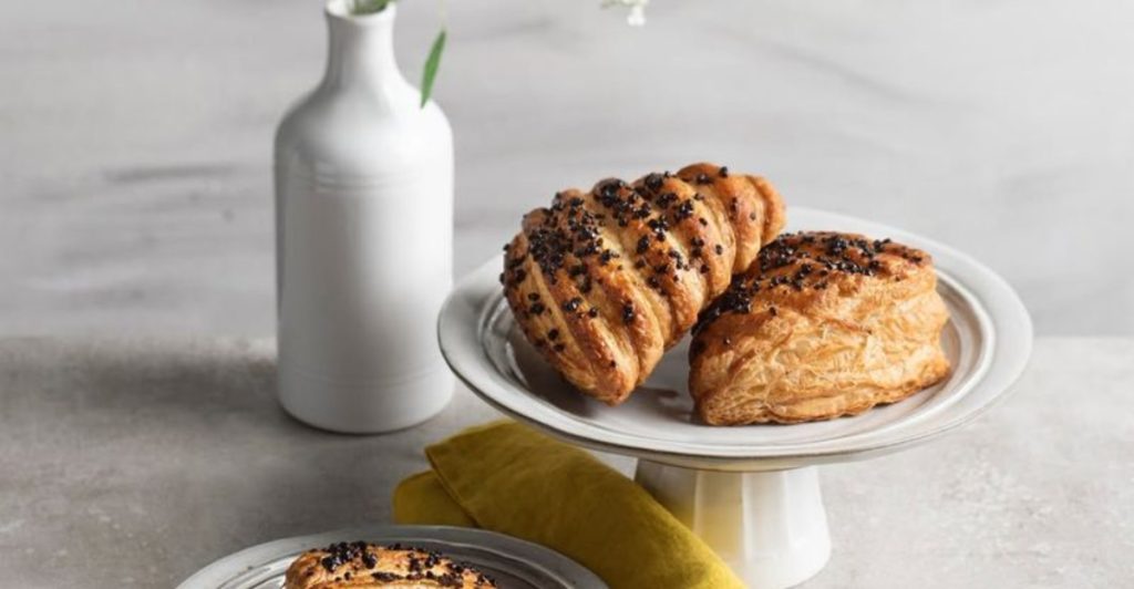 7 Foods That Harm Your Gut on an Empty Stomach—And 7 That Heal