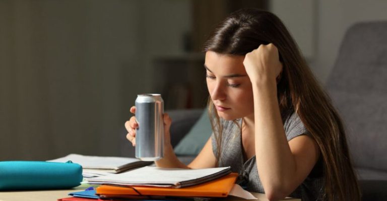 8 Foods and Drinks That Give You Energy & 8 That Cause Fatigue
