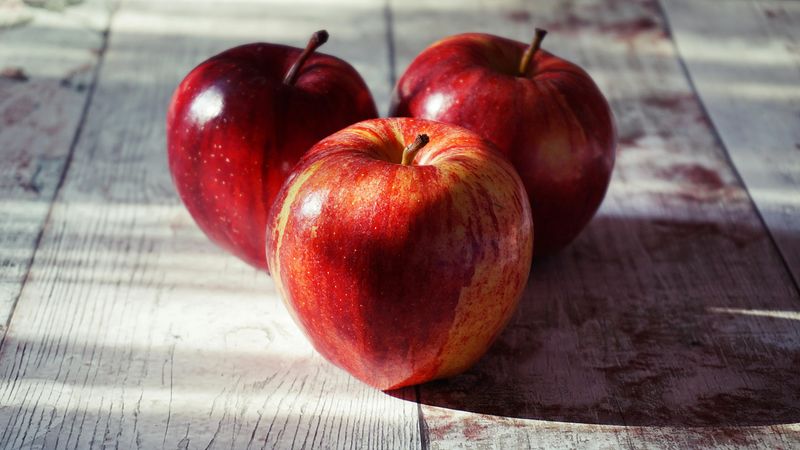 Apples: Horizontal Slicing