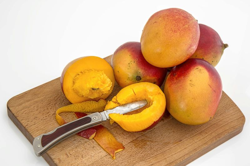 Mangoes: The Hedgehog Cut