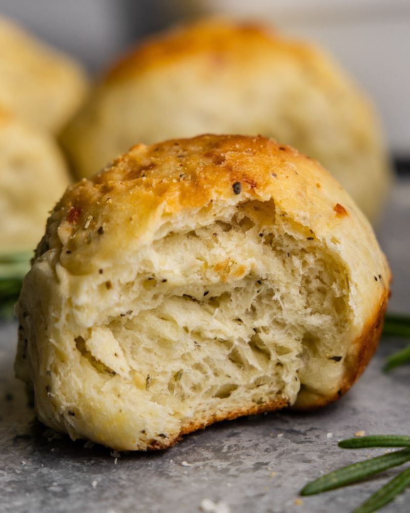 Garlic Herb Dinner Rolls