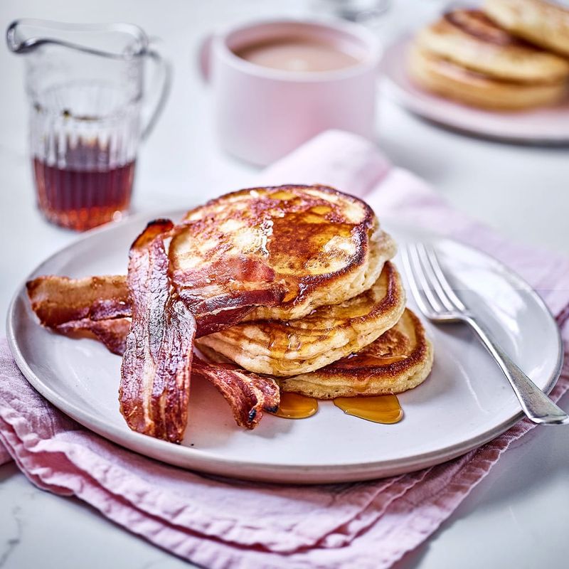 American Pancakes with Bacon & Syrup – USA