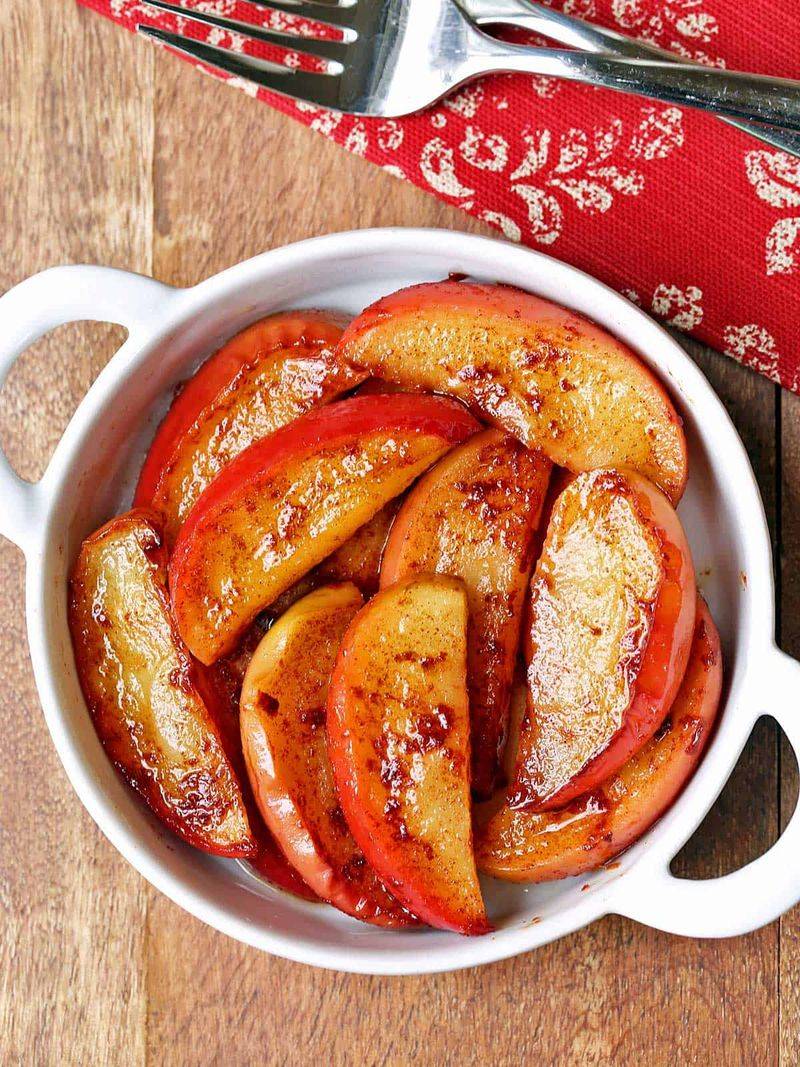 GUILT-FREE: Baked Apples with Cinnamon