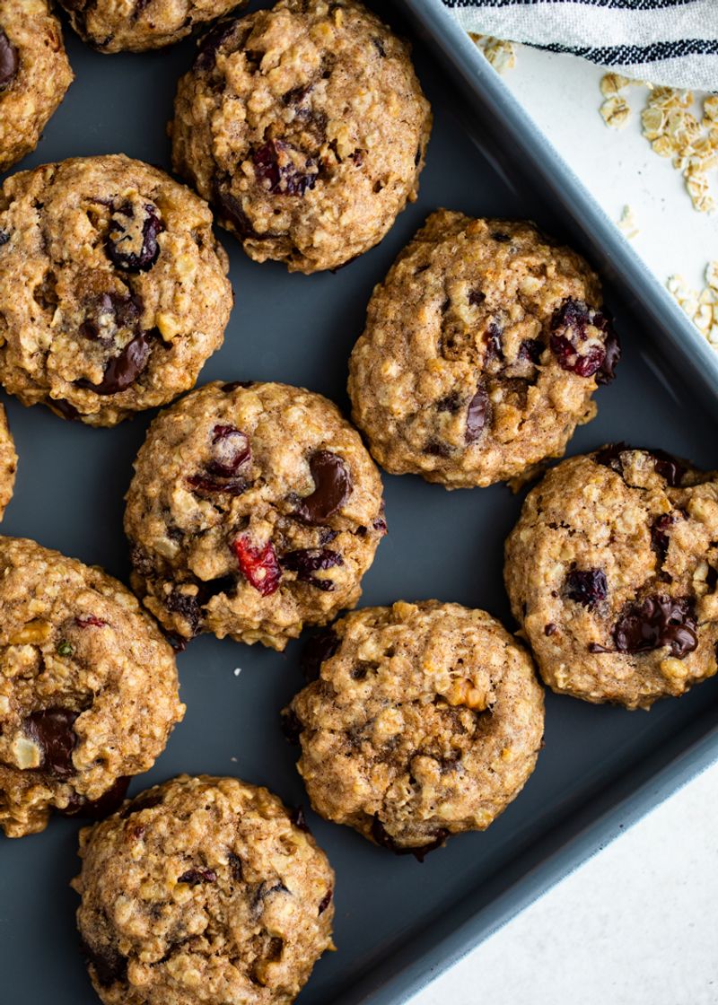 GUILT-FREE: Oatmeal Cookies with Raisins