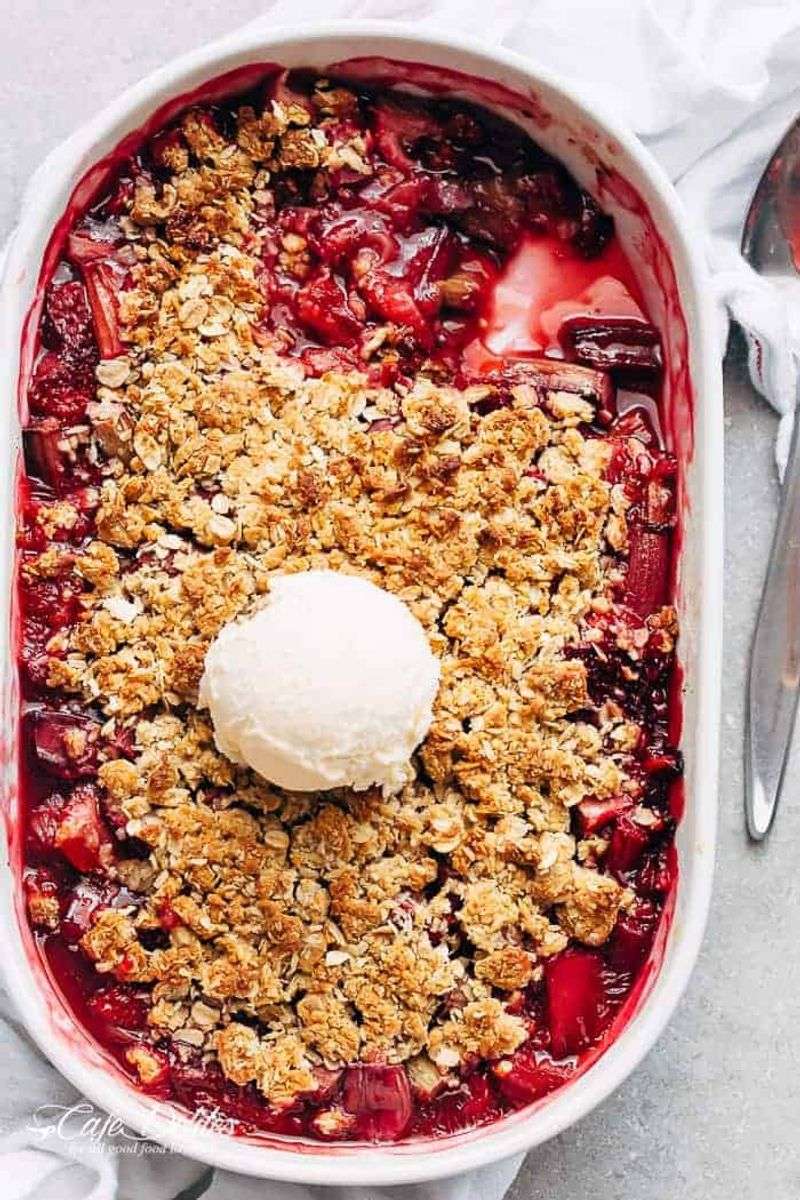 Rhubarb Crisp