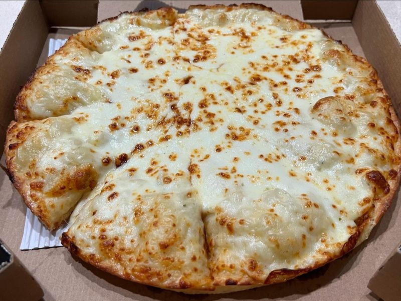 Cheesy Pizza: The Fold Hold