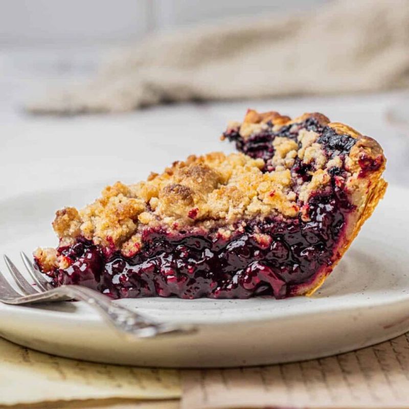 Blackberry Crumble Pie