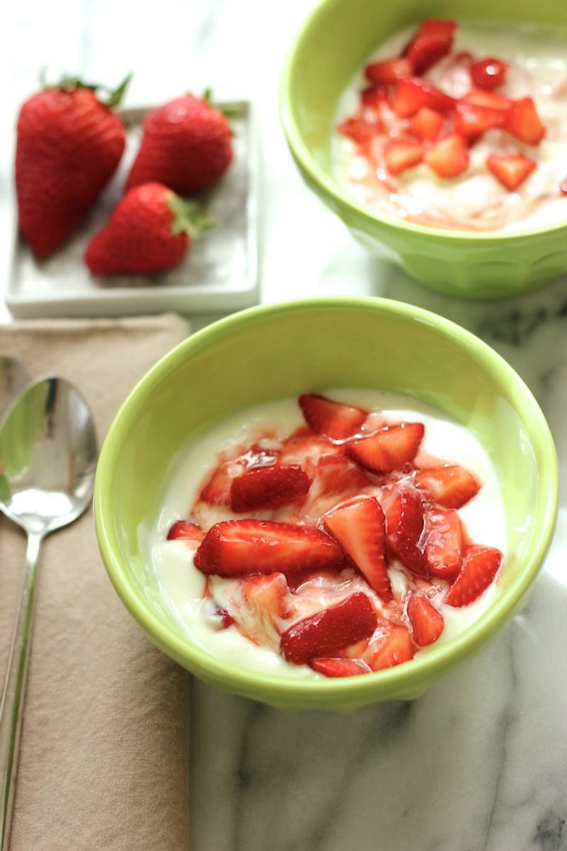 PICK: Plain Greek Yogurt with Fresh Fruit