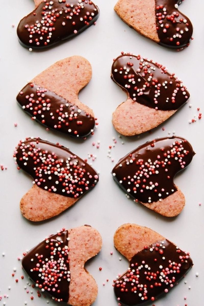 SWEET: Chocolate-Covered Strawberry Shortbread
