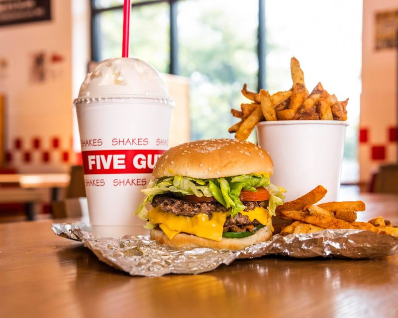 Five Guys: Cheeseburger