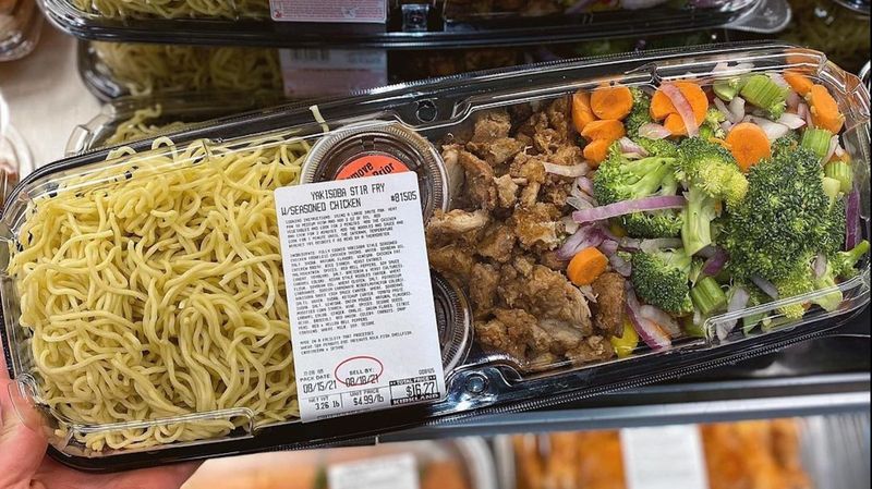 Yakisoba Stir Fry with Seasoned Chicken