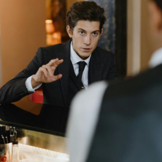 These 15 Habits Make Waiters Cringe—And These 6 Earn You a Gold Star