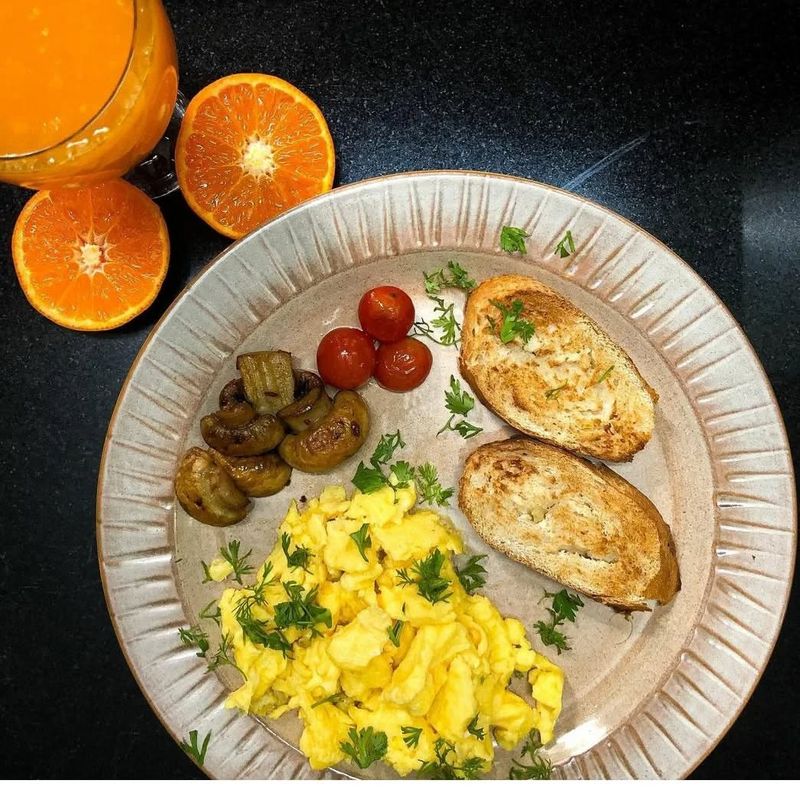 Egg and Veggie Power Scramble