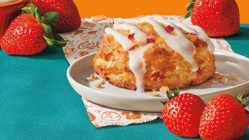 USA: Popeyes Strawberry Biscuit