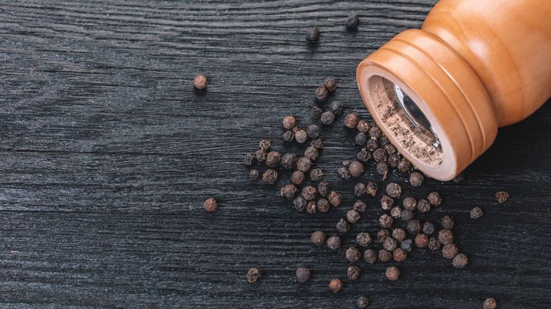 USE: Black Pepper
