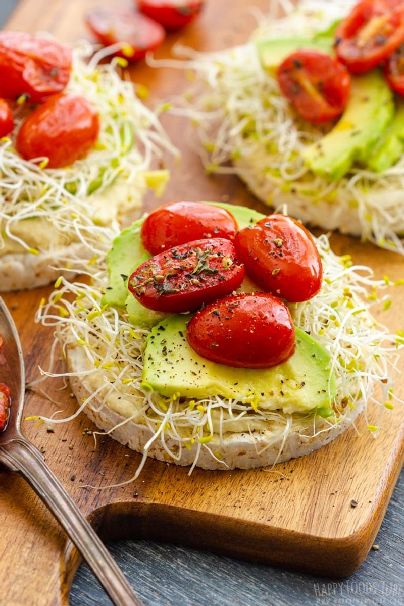 Rice Cakes With Hummus And Veggies