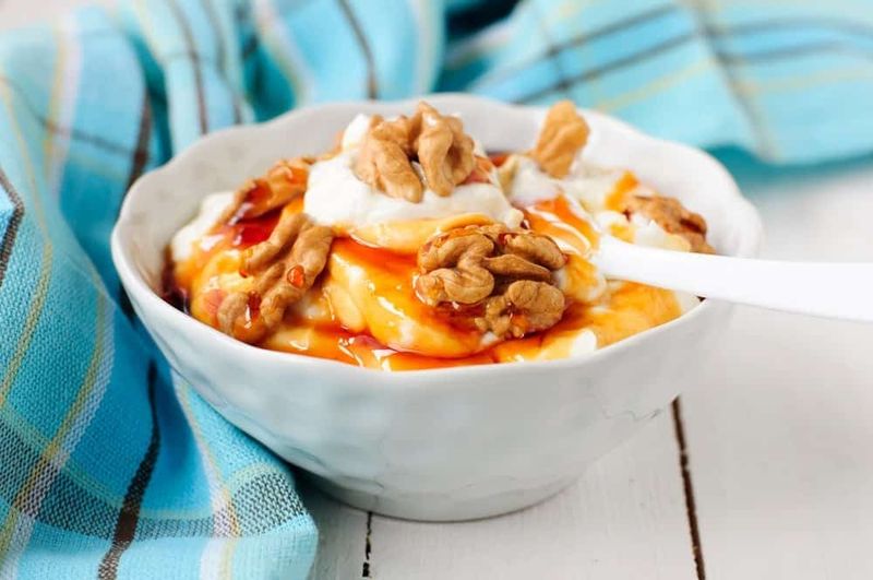 Honey & Greek Yogurt with Walnuts