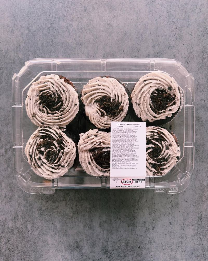 Year-Round: Cookies and Cream Mini Cakes