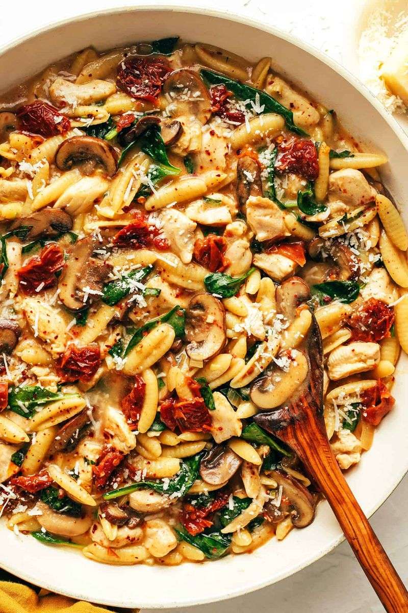 Creamy Garlic Tuscan Pasta