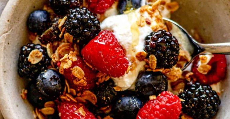 8 No-Added-Sugar Snacks Dietitians Say Help Keep Blood Sugar Steady